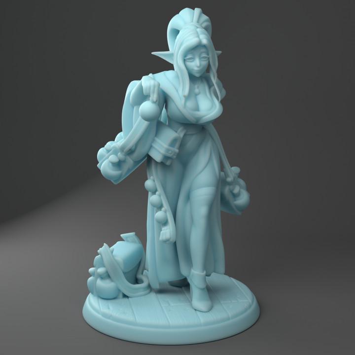 Silfie - The Love Potion Maker (Medium) - Tabletop Figure for Dungeons & Dragons, DnD, Pathfinder RPGs, TTRPG