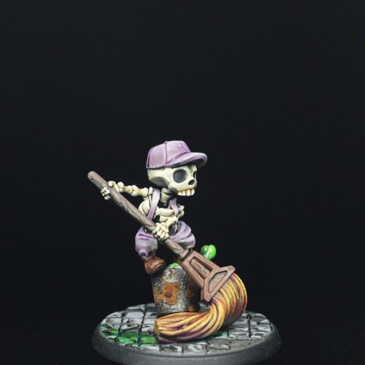 Moppy The Skeleton (Medium) - Tabletop Figure for Dungeons & Dragons, DnD, Pathfinder RPGs, TTRPG