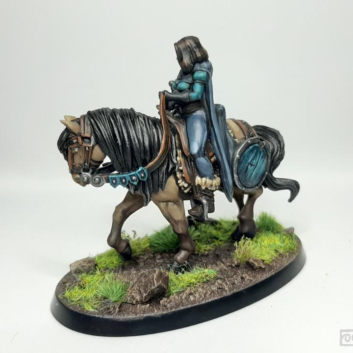 Victoria, the Beast Hunter (Large) - Tabletop Figure for Dungeons & Dragons, DnD, Pathfinder RPGs, TTRPG