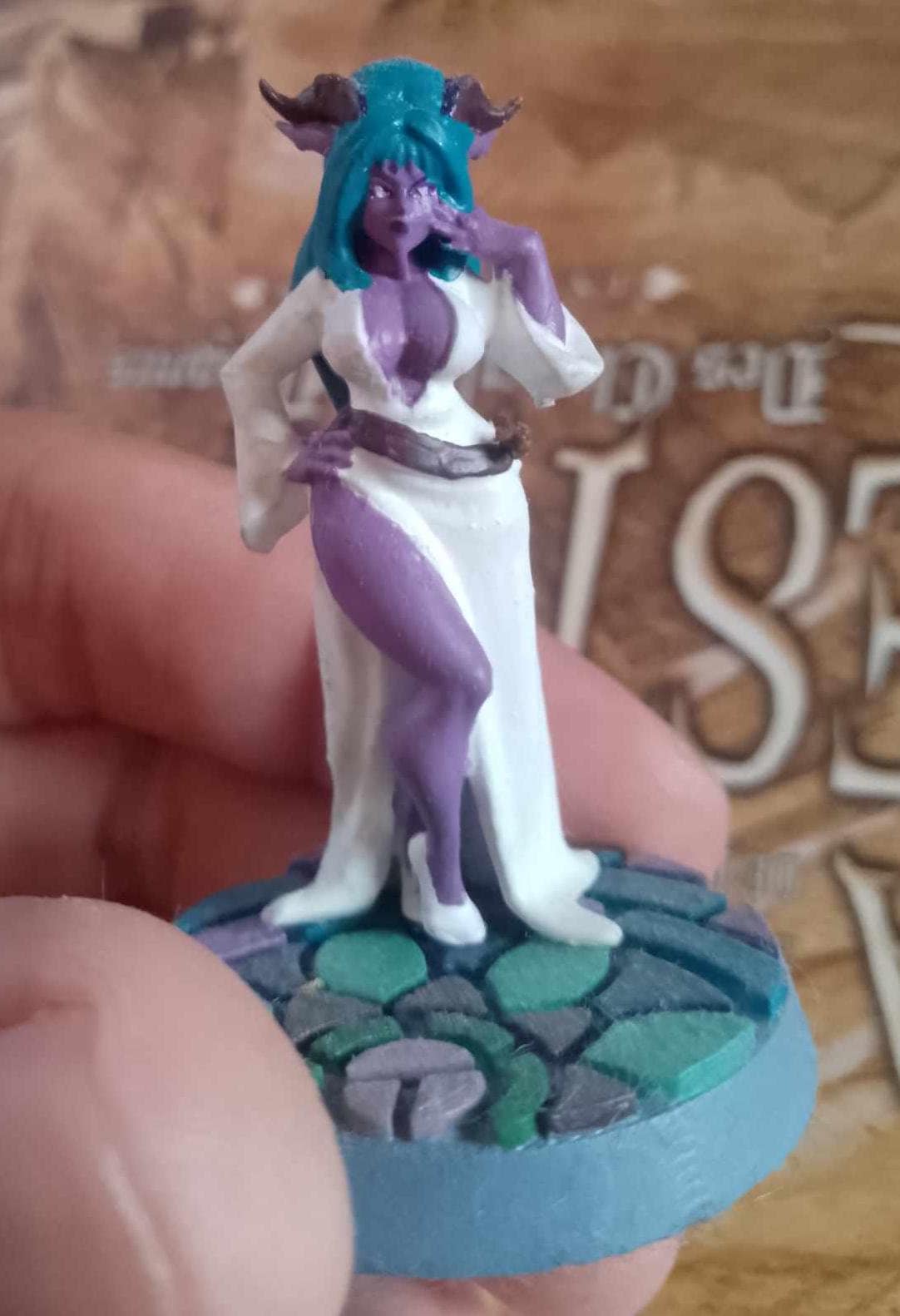 Waverendor - Dragon Goddess 'Human form' (Medium) - Tabletop Figure for Dungeons & Dragons, DnD, Pathfinder RPGs, TTRPG