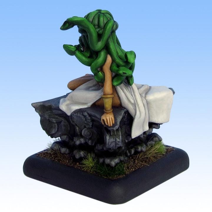 Meddy The Medusa (Medium) - Tabletop Figure for Dungeons & Dragons, DnD, Pathfinder RPGs, TTRPG